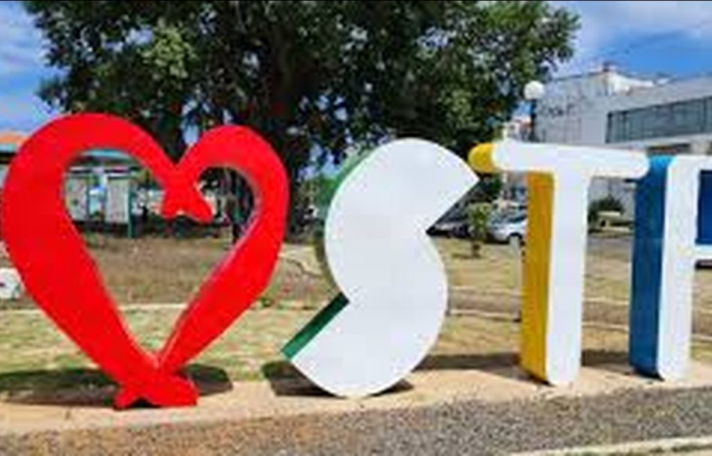 The I love STP sign seen on a Sao Tome City Walking Tour with a São Tomé city guide
